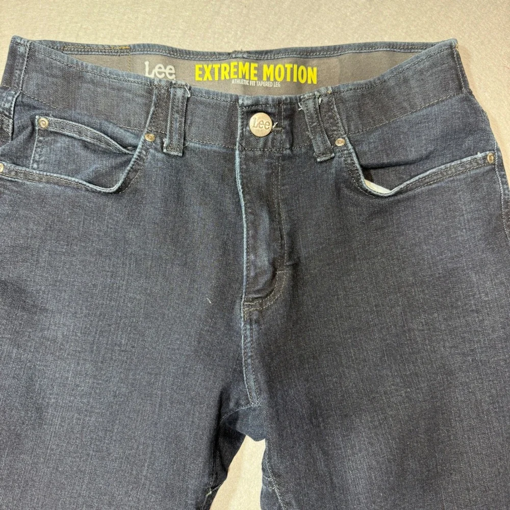 Lee Extreme Motion Jeans Mens 33x32 Dark Blue Excellent Athletic Fit Tapered Leg